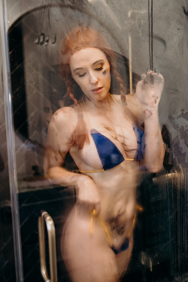 Porn photo :Shower time with Meg Turney