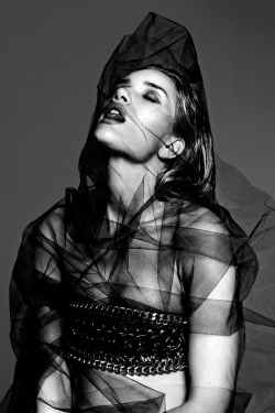 senyahearts:  Rosie Huntington-Whiteley for Vamp Magazine #1 Spring/Summer 2014 Photographed by: Paola Kudacki  