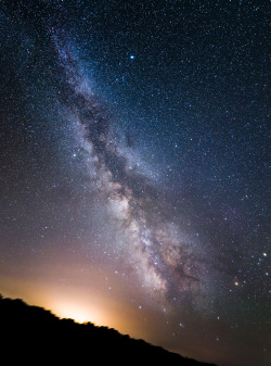 just–space:  The Milky Way reaching