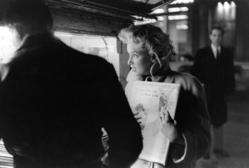 talesfromweirdland:Living her ideal life: Marilyn Monroe takes the subway. New York, March 1955.