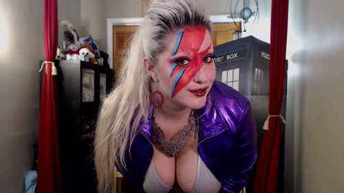 kayleepond:  Some more shots from the Bowie body painting tribute show! 