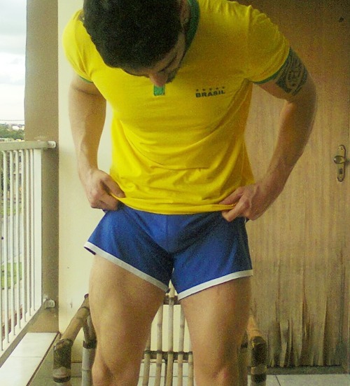 sorrygirlsisuckcock:  http://sorrygirlsisuckcock.tumblr.com/