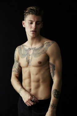 fazmeutipo:  Mikkel Jensen by Marco Van Rijt 