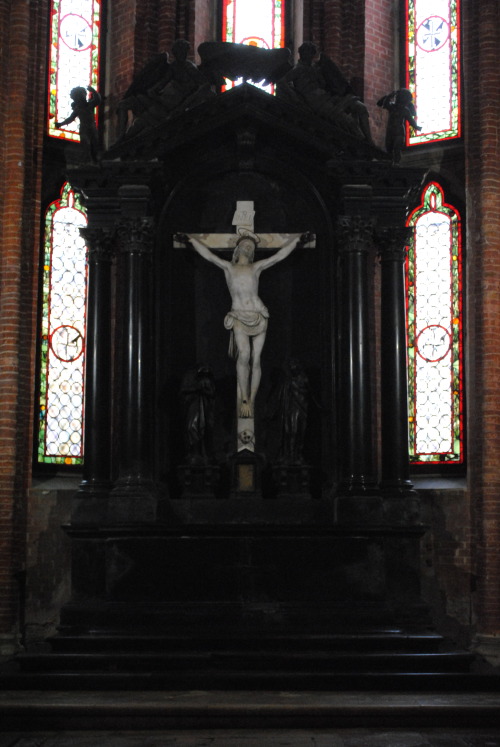 Altar of the Crucifix, project and statues by Alessandro Vittoria, except Crucifix by Francesco Cavr