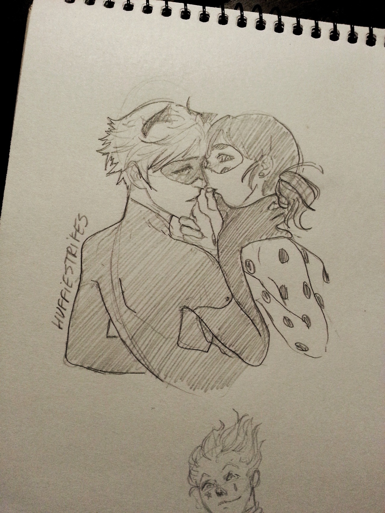huffiestrikes:  Boop look at that cheeky hisoka photo bombing