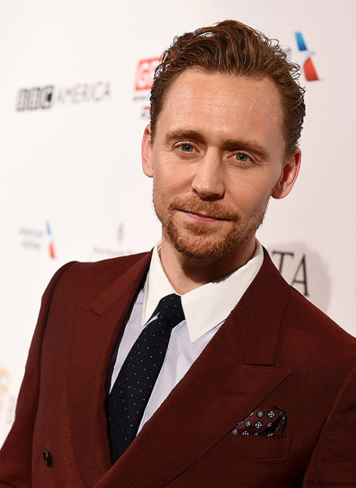 thehumming6ird:Tom Hiddleston attends the BAFTA Tea Party in Los Angeles, 7th January 2017