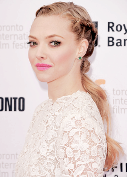 dailyactresses:  Amanda Seyfried attends the “While We’re Young” premiere during the 2014 Toronto International Film Festival on September 6, 2014 in Toronto, Canada. 