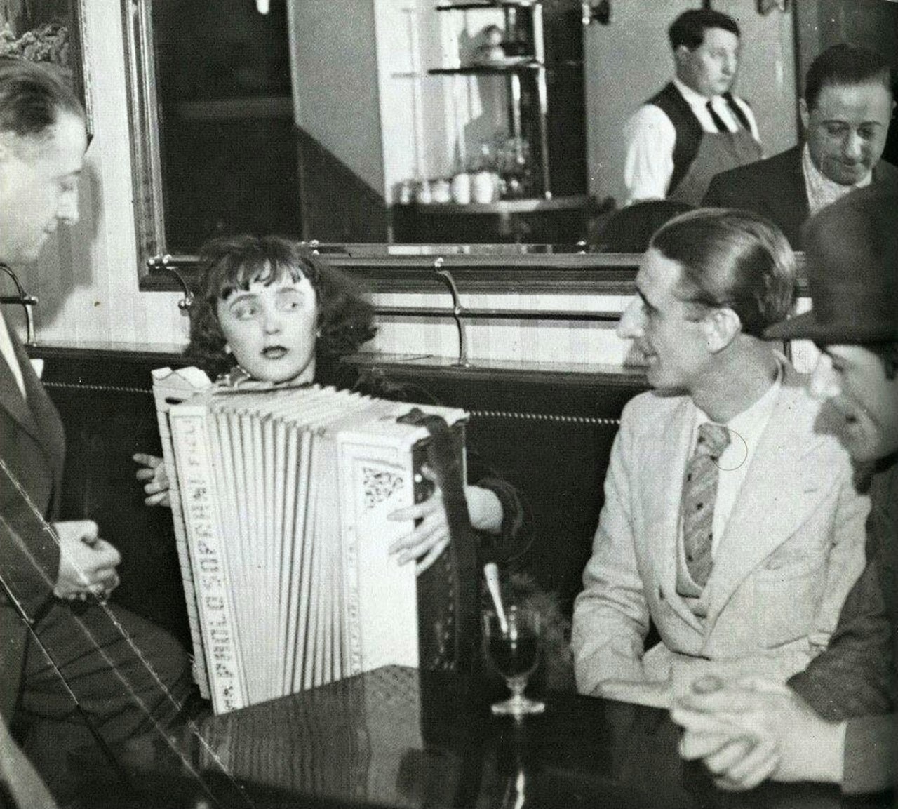 frenchvintagegallery:   Edith Piaf in a Parisian cafe, ca. 1936. Photo by Jean-Gabriel