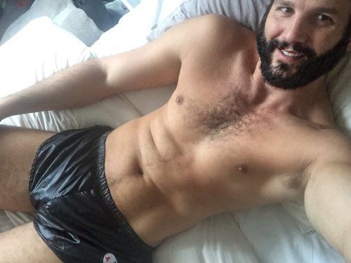 sportnylonman:Fuck NBlack short!!!