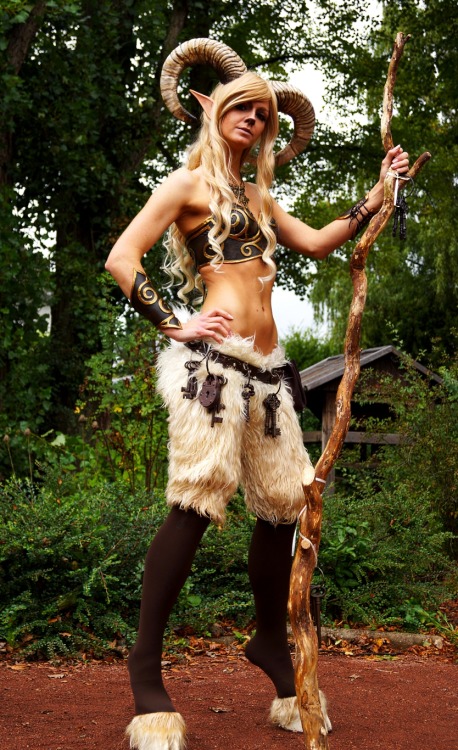 dirty-gamer-girls:The Gatekeeper by DNomNettashCheck out http://dirtygamergirls.com for more awesome cosplay(Source: keiko-z.deviantart.com)