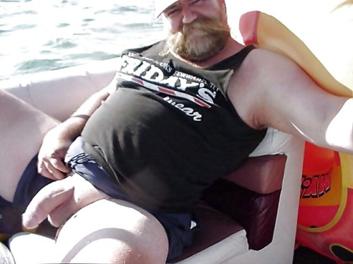 ncfuzzybehr:  Hot daddy, hot cock 😋