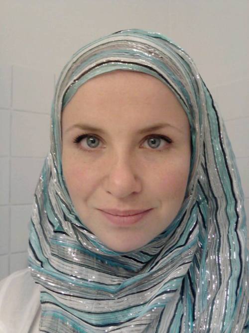 theworldofislam:  As a response to a line of serious attacks on muslim women lately, thousands of Swedish men and women wore a hijab to work today. The purpose of this was to support everyone’s right to dress however they want and practice whatever