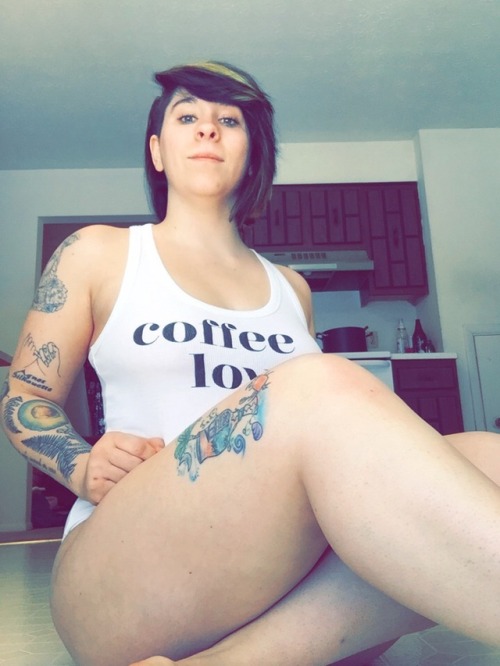 hippybinchtittypics:  coffee in the kitchen ☕️  Form