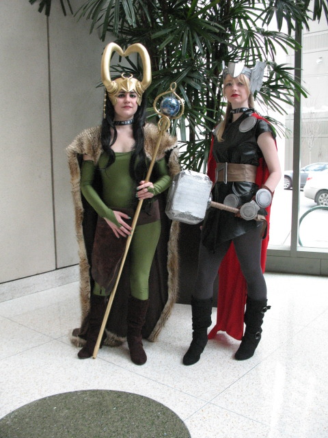 infectedscrew:Emerald City Comic ConLady Thor - CobyfrogLady Loki - InfectedscrewPhoto - Theadortang