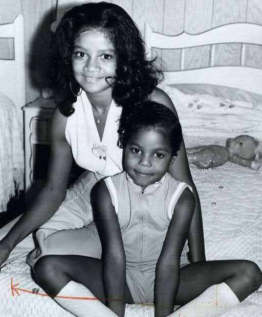 earthcharm:  latoya &amp; janet 