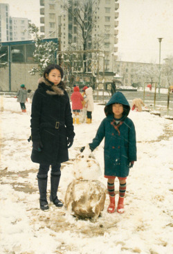 221cbakerstreet: march27thoughts:  atlas–obscura:  solacebaby:   Japanese photographer Chino Otsuka’s took old photos from her childhood and put pictures of her present self in them, creating lovely double self-portraits.   oh shit this is so brilliant