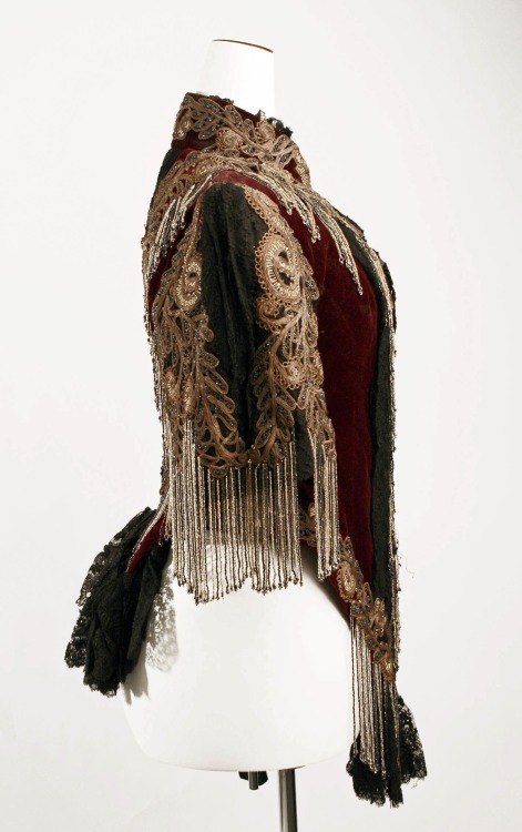 tawnyscostumesandcuriosities:thevintagethimble:Lord & Taylor Jacket, 1883. | THE MET