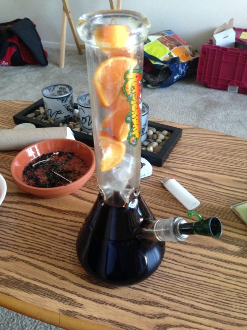 higheramerica:  Fruits and bongs ❤️