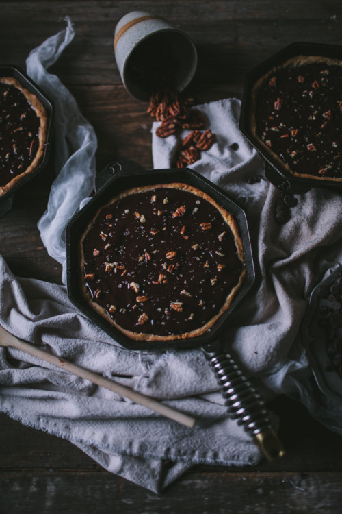 sweetoothgirl:Cast Iron Deep Dish Chocolate Pecan Tart Urgh yesss