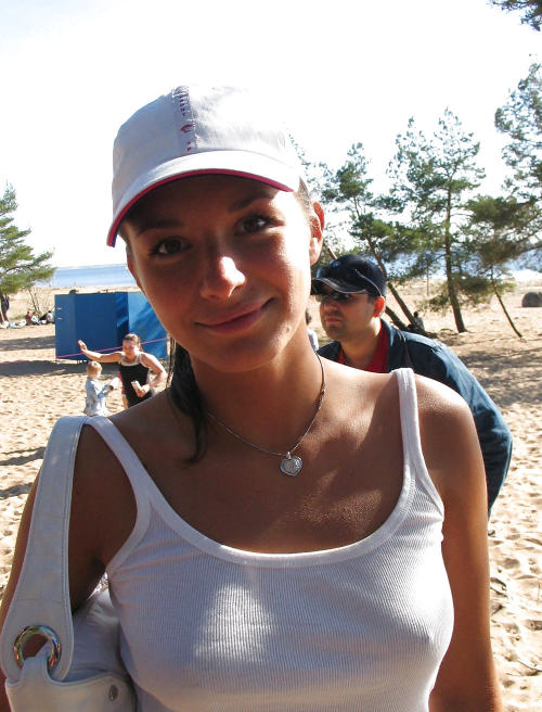 pokiesman:camp ノーブラ浮き乳首　#braless #ノーブラ