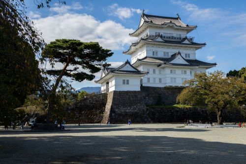 Odawara Castle in Kanagawa Prefecture dates from the mid-fifteenth century and used to oversee the i