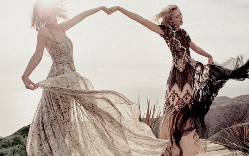 nwetss: photoshoot meme  (insp)  Taylor Swift and Karlie Kloss - Vogue magazine, 2015