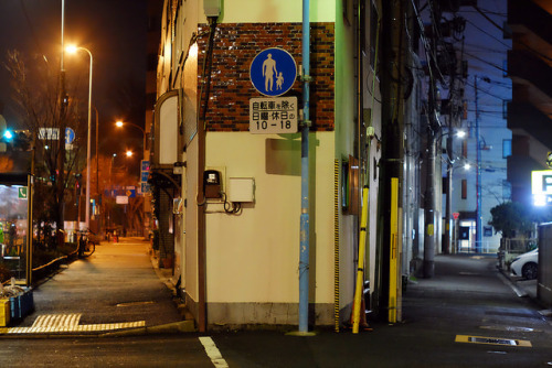 Orange Street & Blue Alley by ヨロズナ / Yorozuna on Flickr.