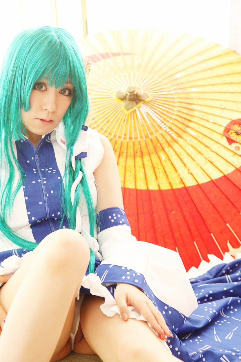 cosplayjapanesegirlsblog:  Touhou Project - Sanae Kochiya (East Honey Rogue) [HERESY]