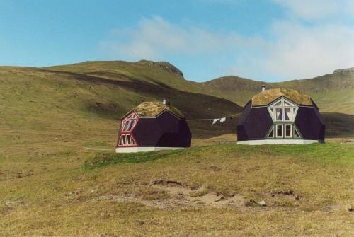 Kári Thomsen and Ole Vanggaard, prefab homes Easy Domes, 1992