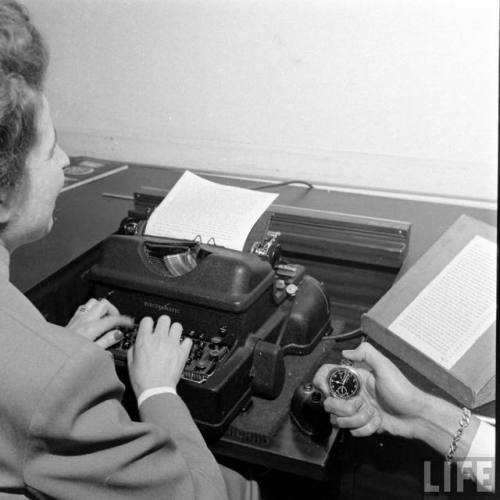 Typing test(Thomas McAvoy. 1947)