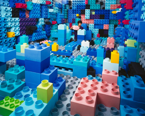 archatlas:    JeeYoung Lee Since 2007,  Lee JeeYoung shoots the invisible. Whereas traditional photography submits extracts of reality to our eyes, the artist offers excerpts from her heart, her memory, or her dreams. Restrained by the inherent limits
