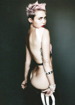 nicevagina:  miley is so fit idec ok 