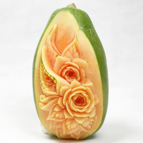 Porn sosuperawesome:  Fruit and Vegetable Carving photos