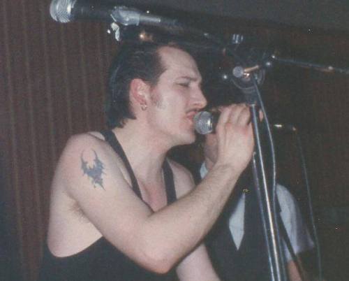 dykevanian:Dave Vanian looking sexy as hell in spite of his horrible moustache.Aha! Finally a decent