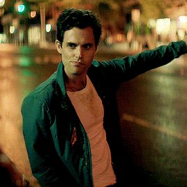badgley:YOU - Pilot (Season 1, Episode 1)