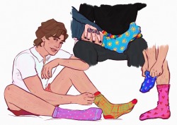 dreaminginpencil:Here we are I guess. The socks. I blame twitter.Steve is a weird sock person. Eddie mocks him for the socks relentlessly and secretly thinks they’re cute. 