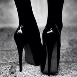 eroticnoire:  Black heels and tights #weakness