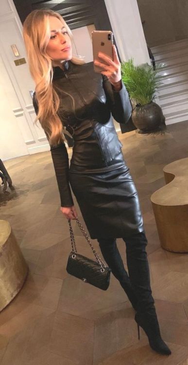 mumsnightout:Her Snap: [Do you think this outfit might be a bit too much to pull off tonight…in more