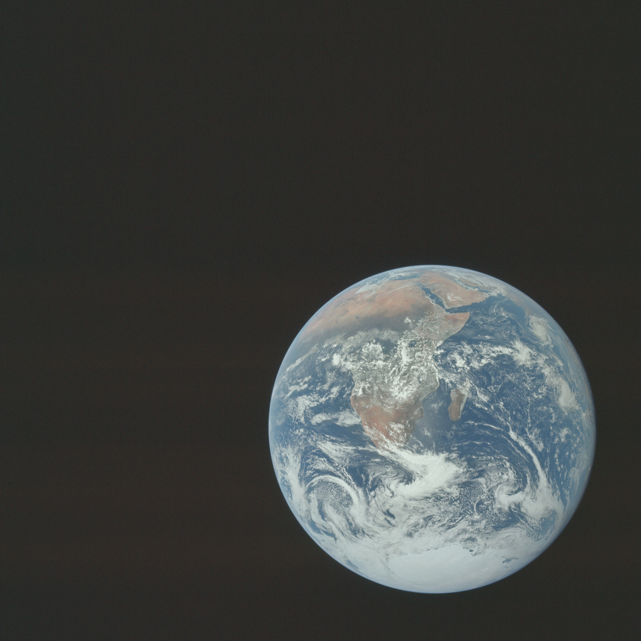 ohstarstuff:  8,400 High-Res Apollo Images ReleasedOver four decades after the last