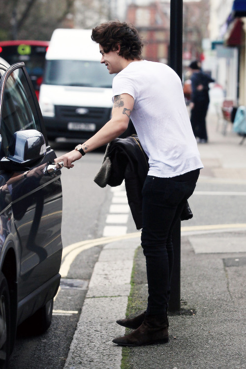 admireharry-deactivated20141024:  108/200 photos of Harry Styles 
