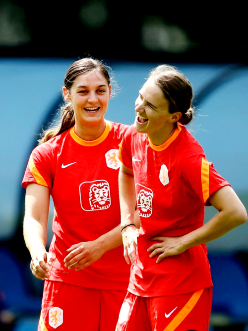 nedwnt: Vivianne Miedema & Aniek Nouwen during training at the KNVB Campus on June 9, 2022 in Ze