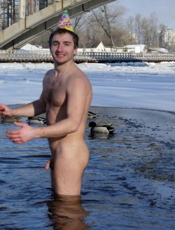 Even in frigid waters, no bunching up of the skin. Wow, excellent circumcision. I&rsquo;m jealous. 