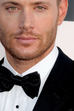 wellcometothedarkside:  Jensen Ackles at 19th Annual Critics’ Choice Movie Awards 