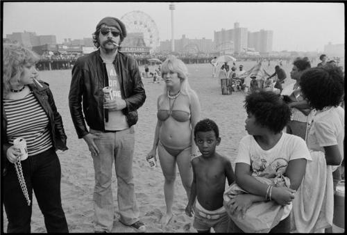 joeyx:On this day, December 13th, in 1948: Lester Bangs was born in Escondido, CA.Today’s book club: