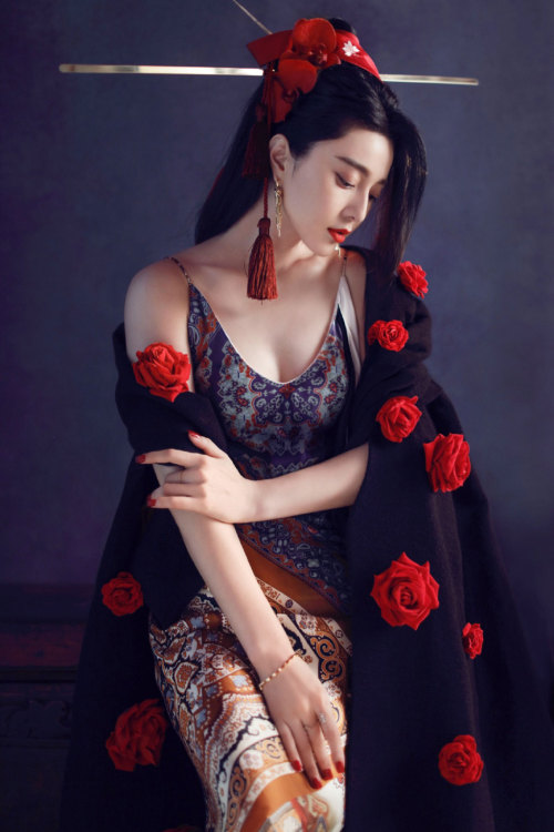 fuckyeahchinesefashion:  Fan Bingbing for Harper’s Bazaar China 30th Anniversary 