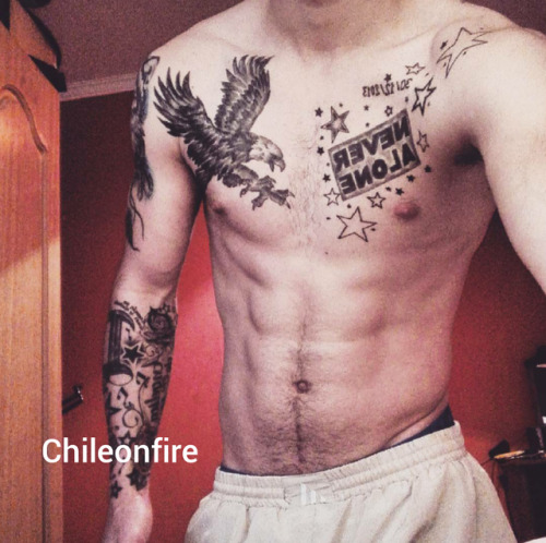angelito-us: chileonfire: Alexis, 22 años. Hetero quilicura. Ricooo  Mijito rico me acabo de 