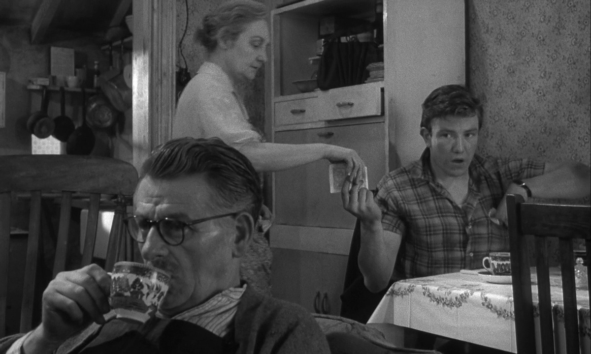 ozu-teapot:    Saturday Night and Sunday Morning | Karel Reisz | 1960  