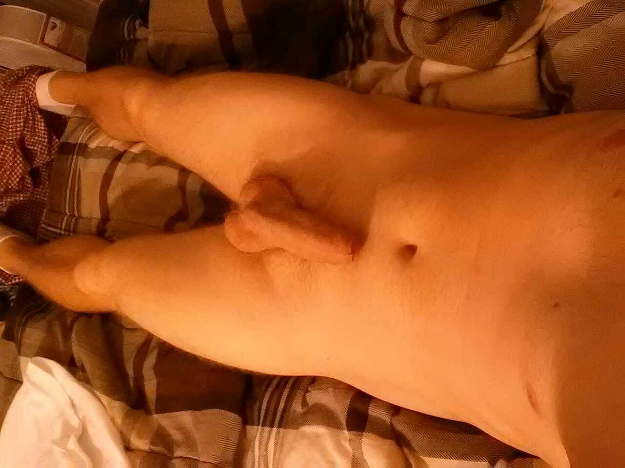 itllmakeyoushoot:  myhiddenparts:  Full body  Nice to see you :) 