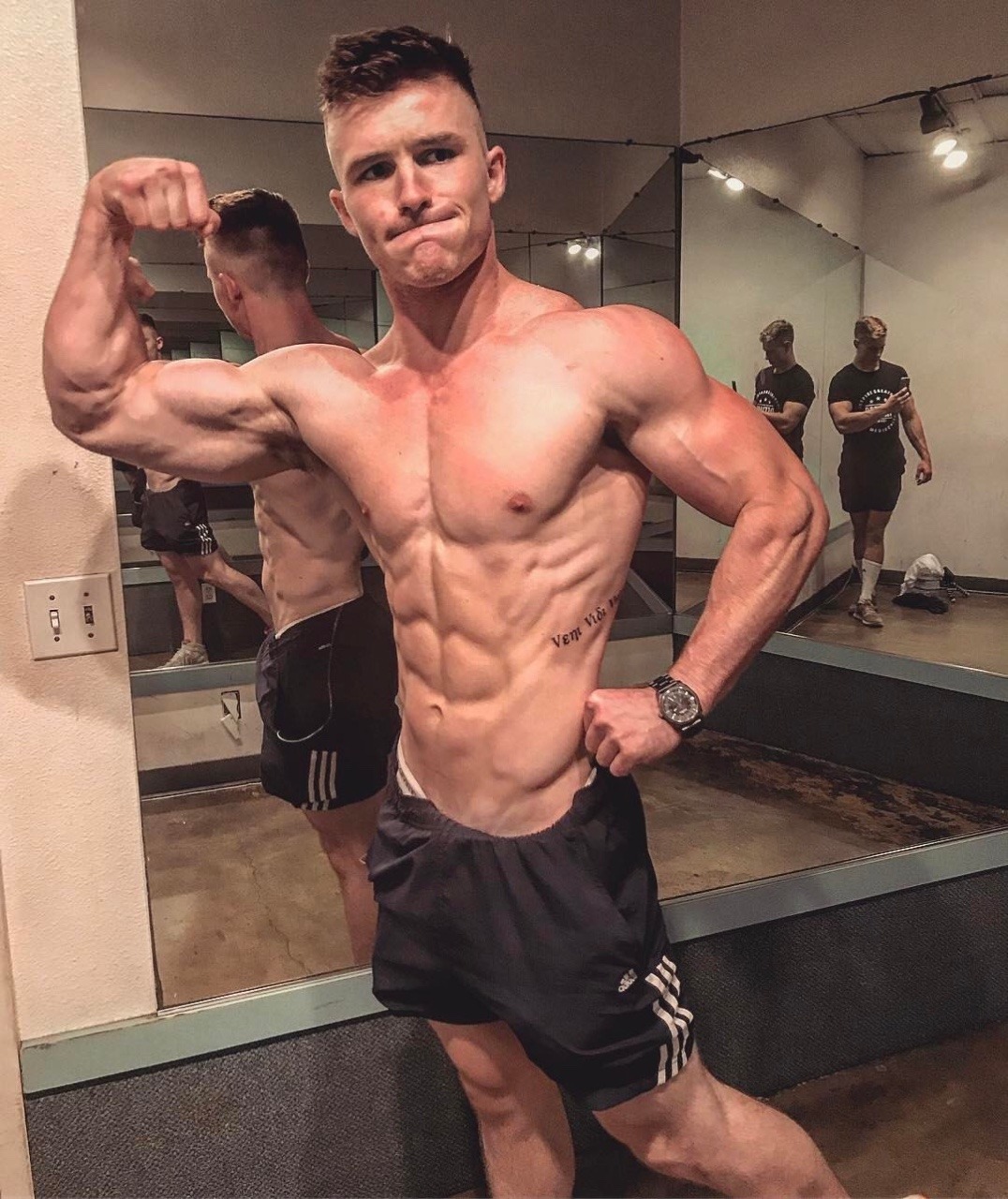 conswolcious: https://www.instagram.com/tristan_leonetti