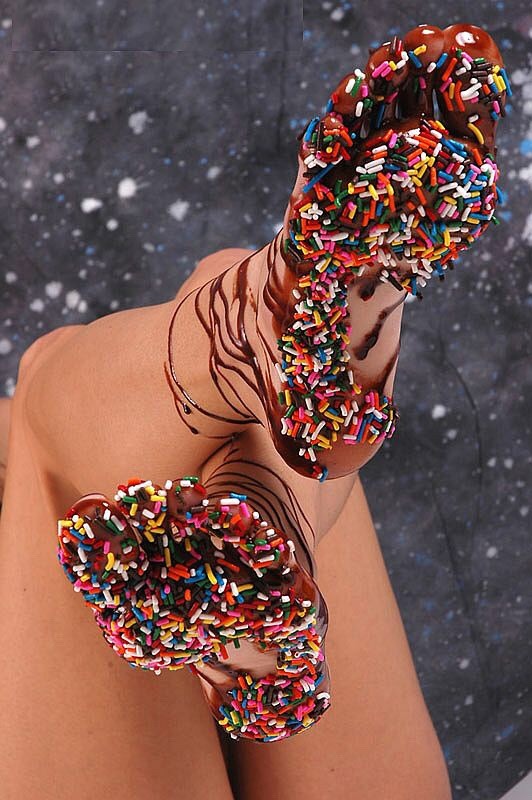 :footfetishdreamss:Dessert anyone ? 🍫🍪🍩🍦🍭🧁Let me know if any of